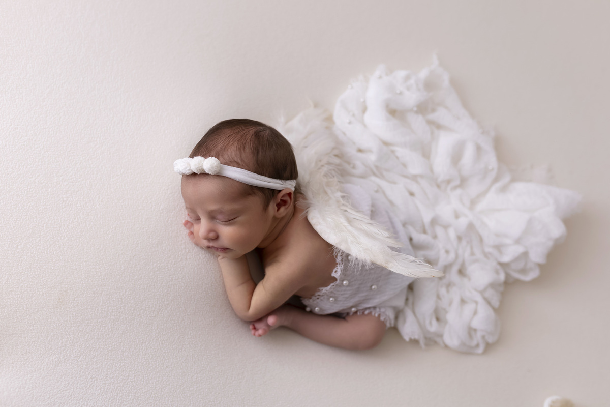 Ensaio newborn da Sofia em estúdio em Caraguatatuba – fotografia newborn Litoral Norte.