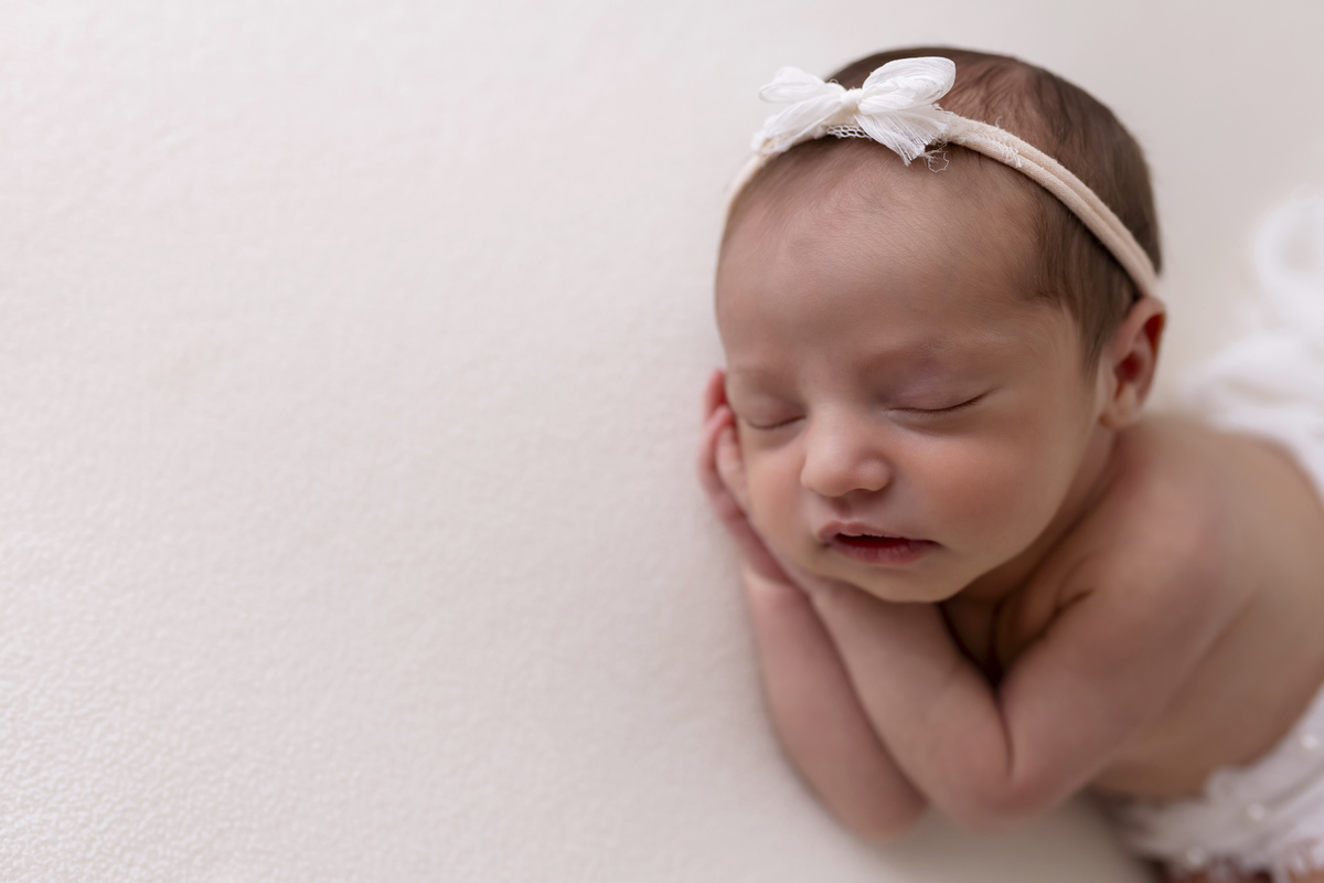 Ensaio newborn da Sofia em estúdio em Caraguatatuba – especialista newborn 