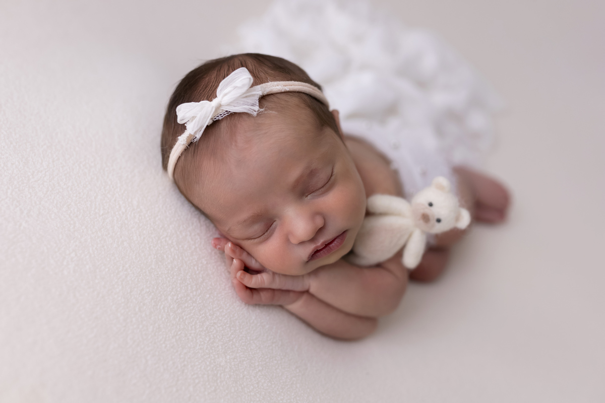 Ensaio newborn da Sofia em estúdio em Caraguatatuba – especialista newborn 