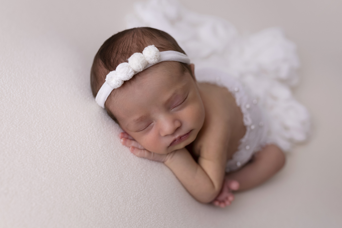 Ensaio newborn da Sofia em estúdio em Caraguatatuba – fotografia newborn Litoral Norte.