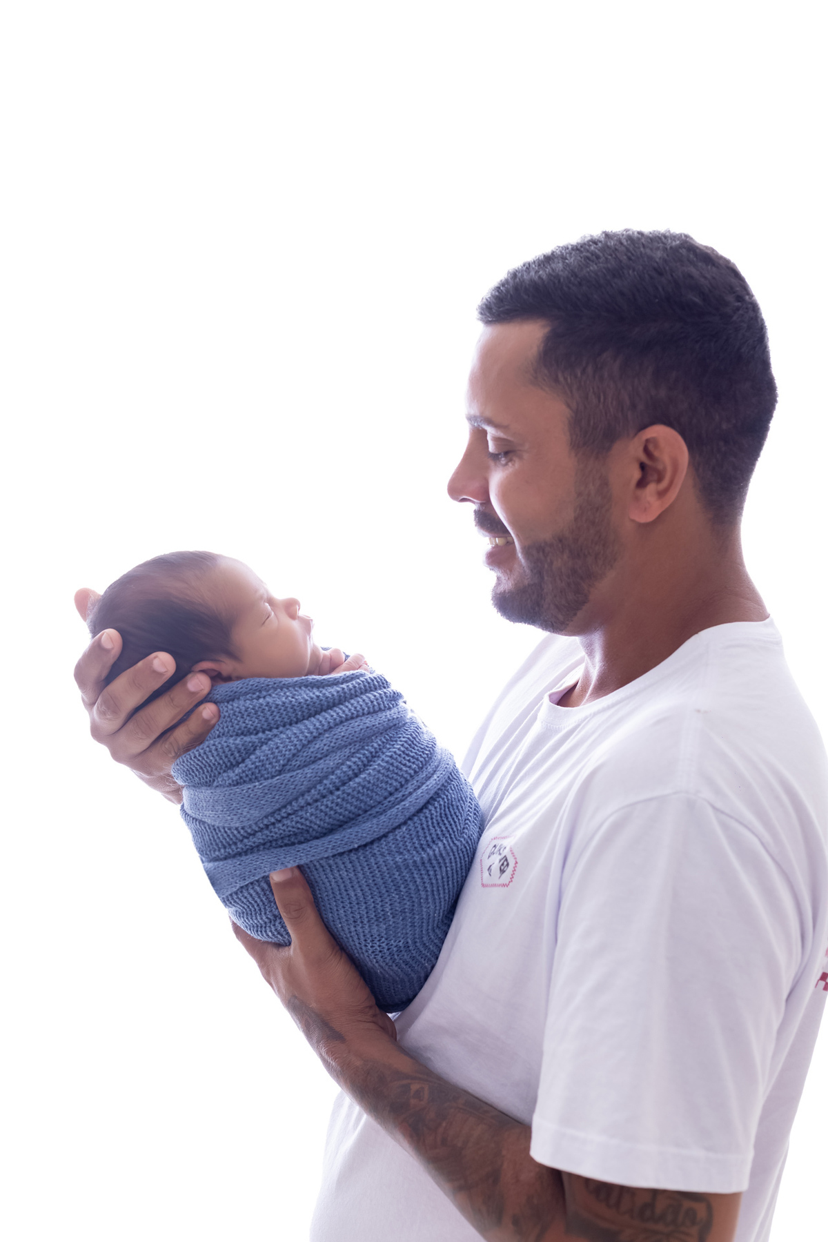 Ensaio newborn do Matheus realizado no estúdio On Click Fotografia em Caraguatatuba. Fotografia de recém-nascido com segurança, carinho e delicadeza.