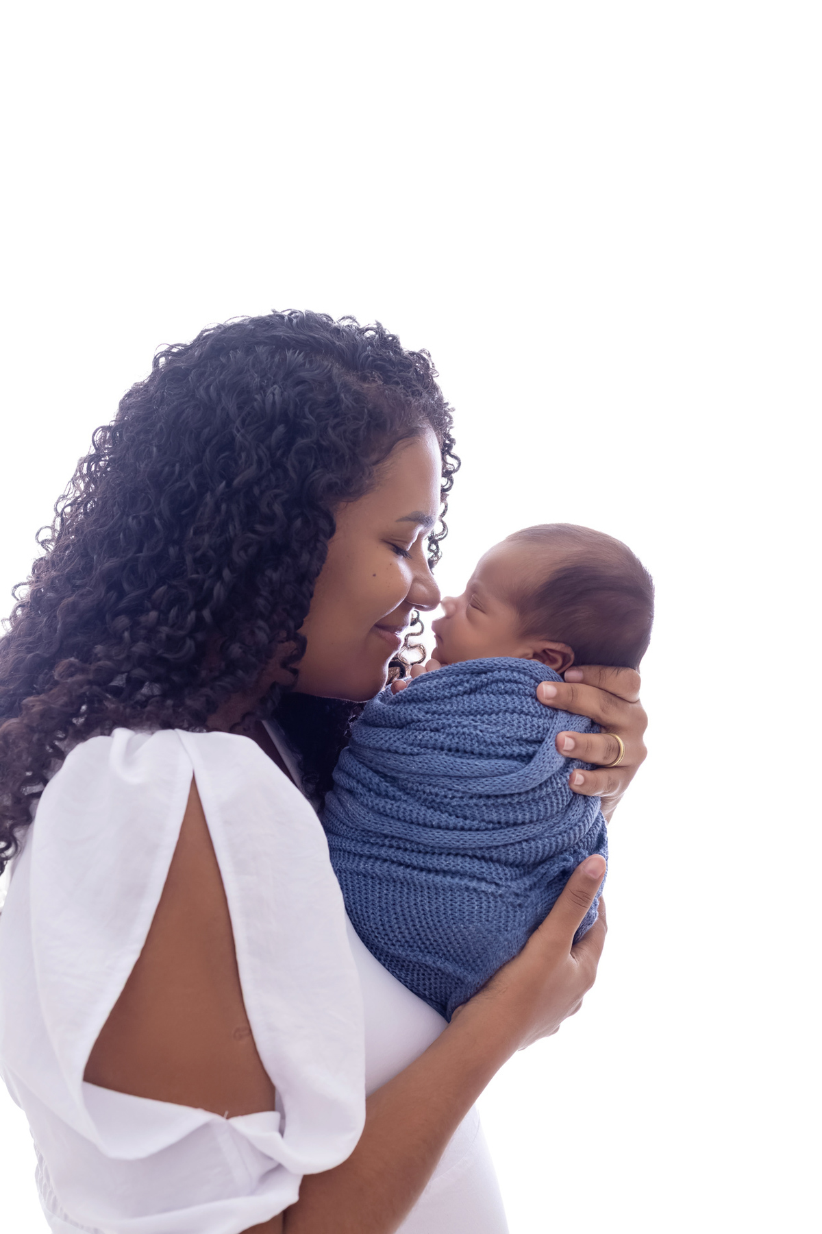 Ensaio newborn do Matheus realizado no estúdio On Click Fotografia em Caraguatatuba. Fotografia de recém-nascido com segurança, carinho e delicadeza.