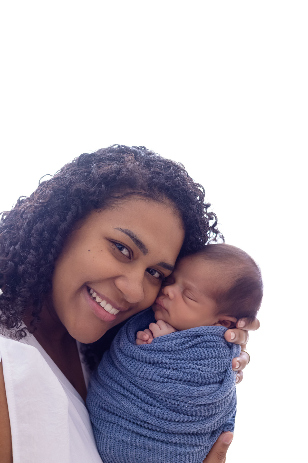 Ensaio newborn do Matheus realizado no estúdio On Click Fotografia em Caraguatatuba. Fotografia de recém-nascido com segurança, carinho e delicadeza.