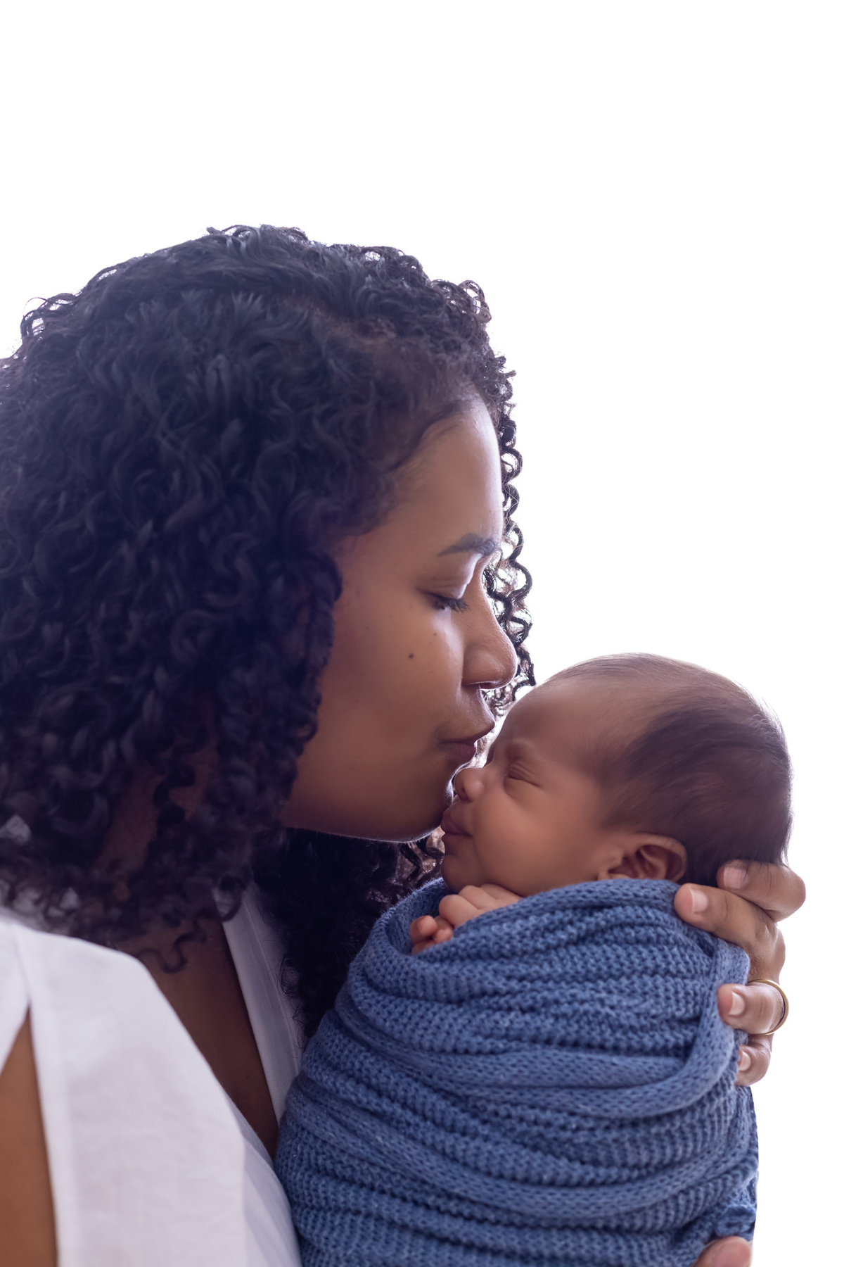 Ensaio newborn do Matheus realizado no estúdio On Click Fotografia em Caraguatatuba. Fotografia de recém-nascido com segurança, carinho e delicadeza.