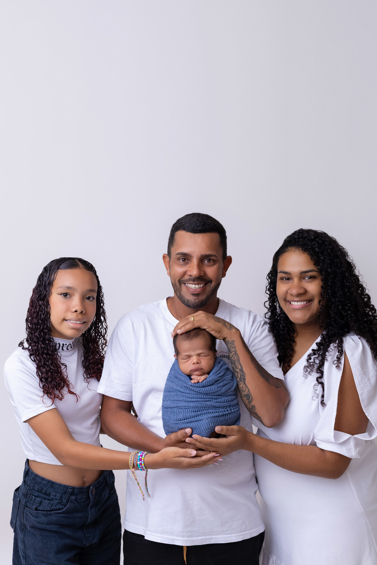 Ensaio newborn do Matheus realizado no estúdio On Click Fotografia em Caraguatatuba. Fotografia de recém-nascido com segurança, carinho e delicadeza.