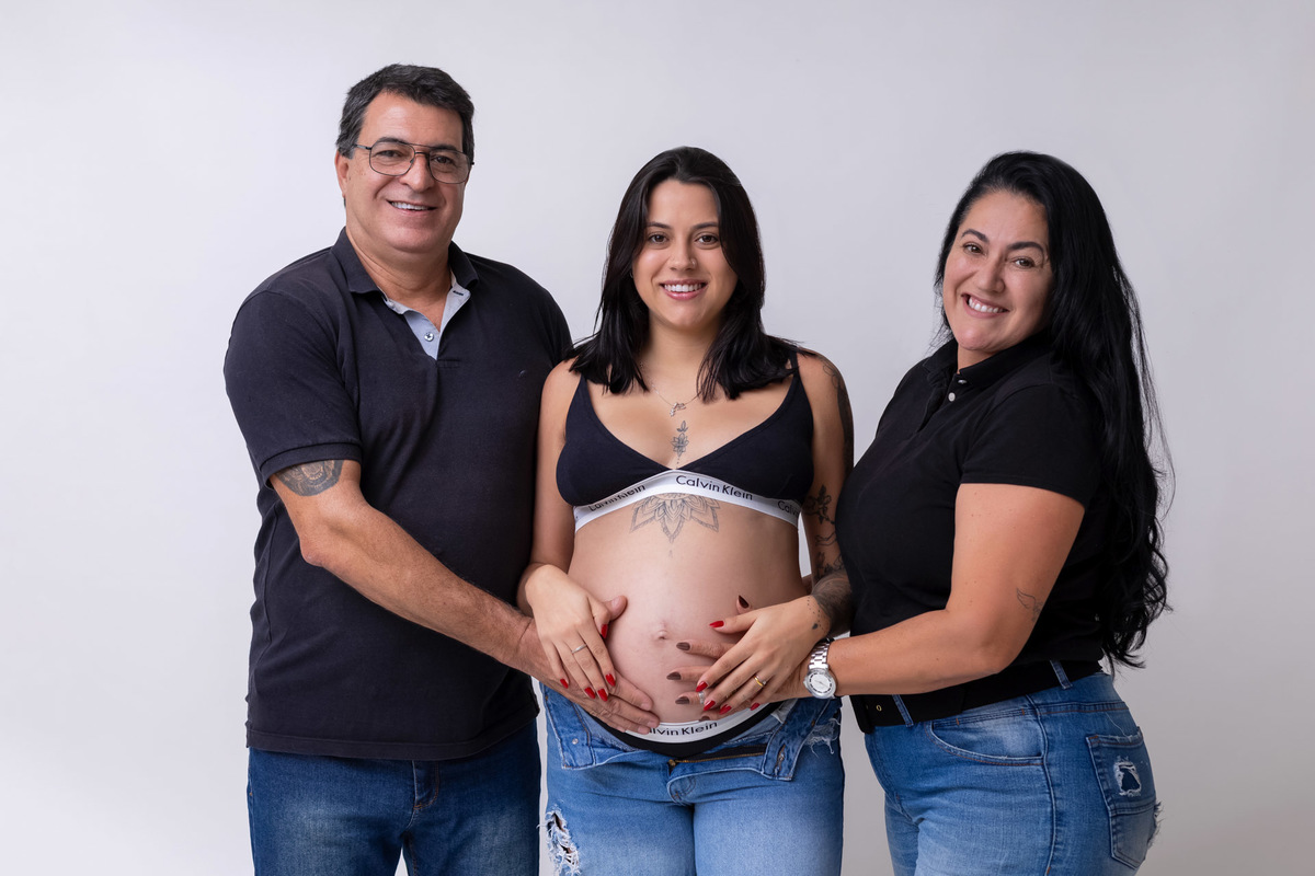 Ensaio gestante em Caraguatatuba registrando a doce espera do Heitor