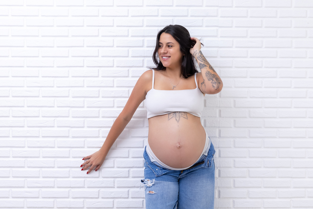 Ensaio gestante em Caraguatatuba registrando a doce espera do Heitor