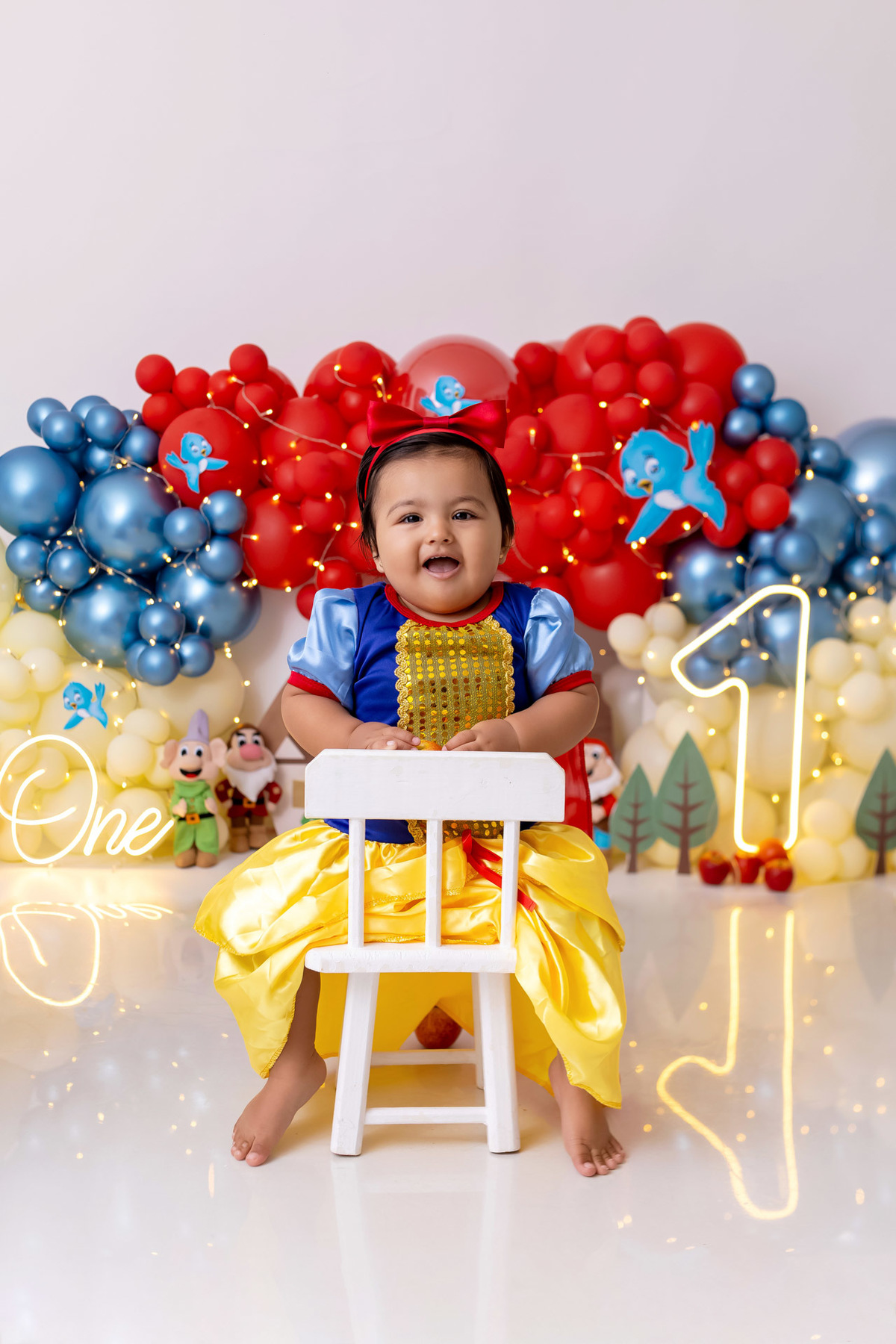 Bebê Maria José vestida de Branca de Neve sorrindo no ensaio Smash the Fruit - Smash the fruit Caragua
