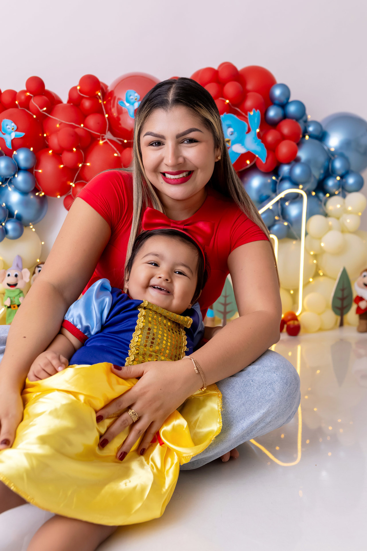 Bebê Maria José vestida de Branca de Neve sorrindo no ensaio Smash the Fruit - Smash the fruit Caragua