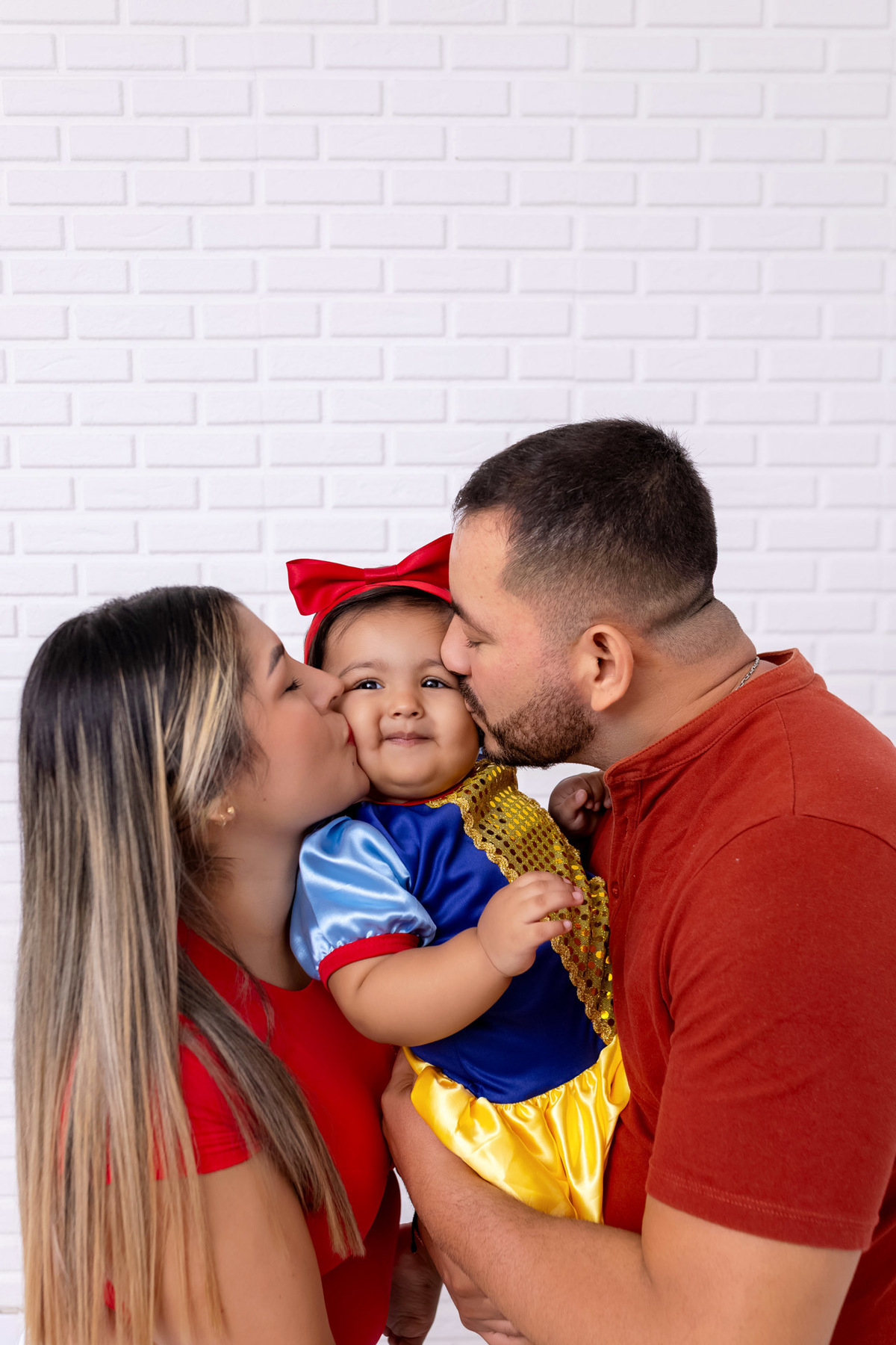 Bebê Maria José vestida de Branca de Neve sorrindo no ensaio Smash the Fruit - Smash the fruit Caragua