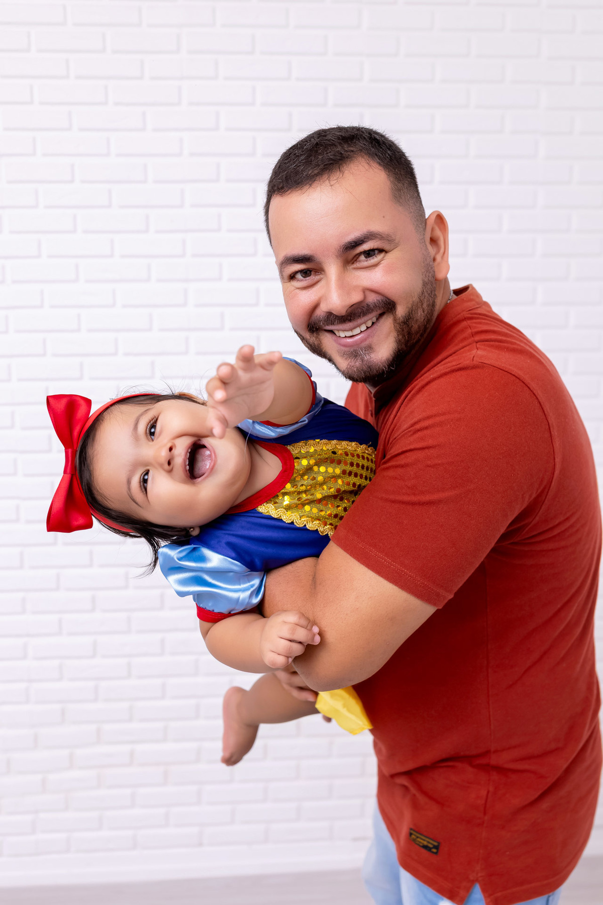Bebê Maria José vestida de Branca de Neve sorrindo no ensaio Smash the Fruit - Smash the fruit Caragua
