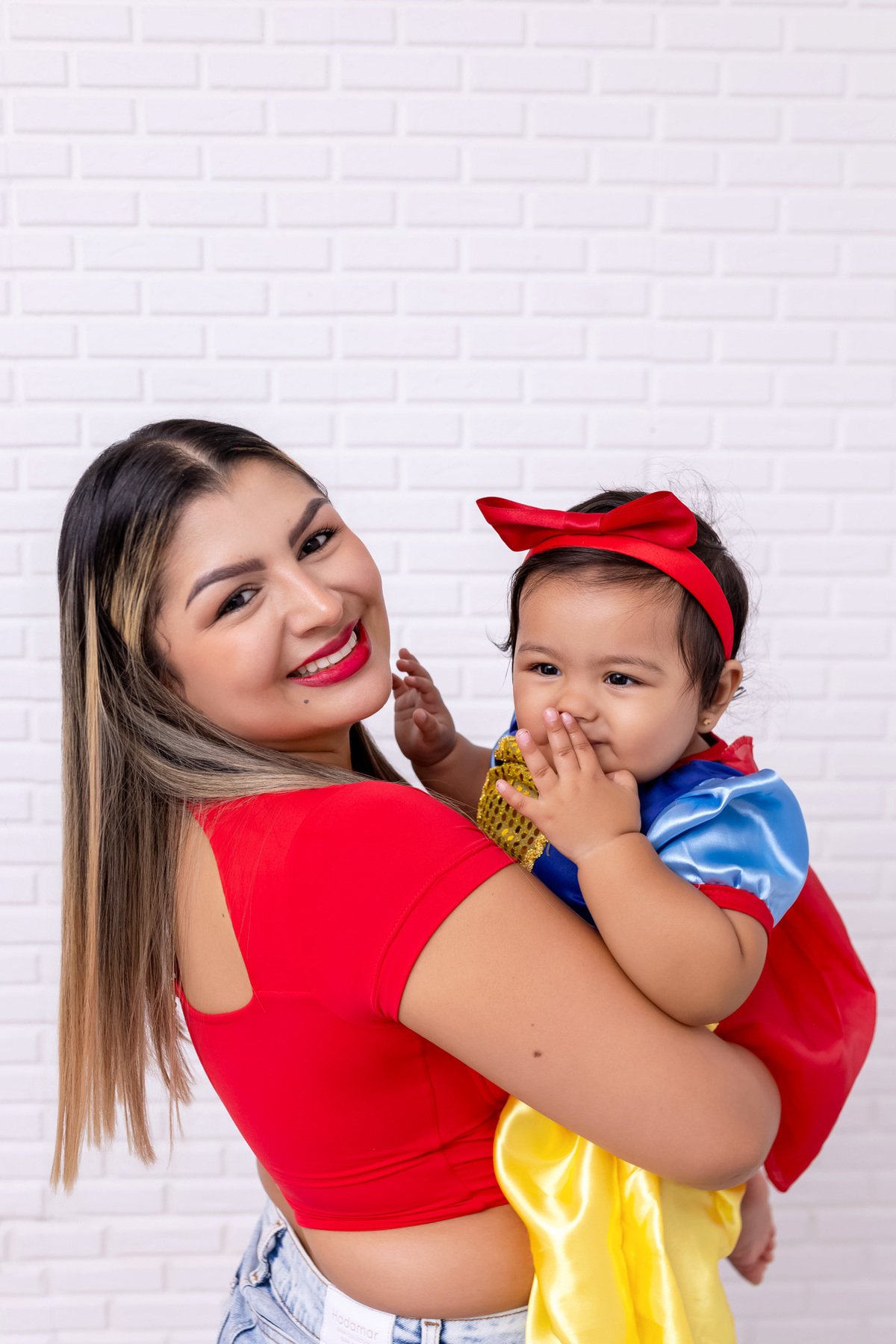 Bebê Maria José vestida de Branca de Neve sorrindo no ensaio Smash the Fruit - Smash the fruit Caragua