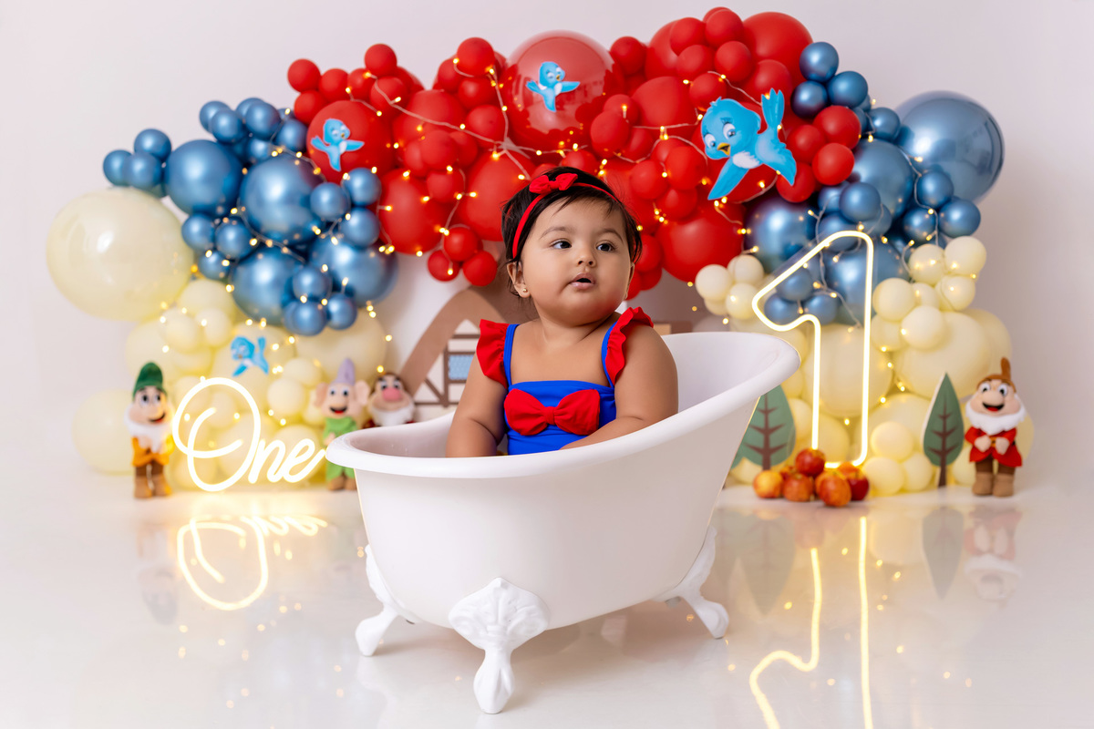 Bebê Maria José vestida de Branca de Neve sorrindo no ensaio Smash the Fruit - Smash the fruit Caragua