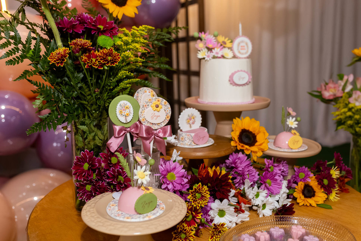 Cobertura de aniversário de 1 ano tema Jardim Encantado da Zaya no Buffet Magnific em Caraguatatuba registrado pela On Click Fotografia