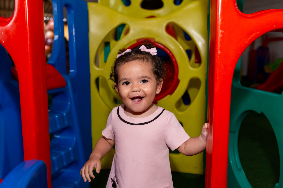 Cobertura de aniversário de 1 ano tema Jardim Encantado da Zaya no Buffet Magnific em Caraguatatuba registrado pela On Click Fotografia