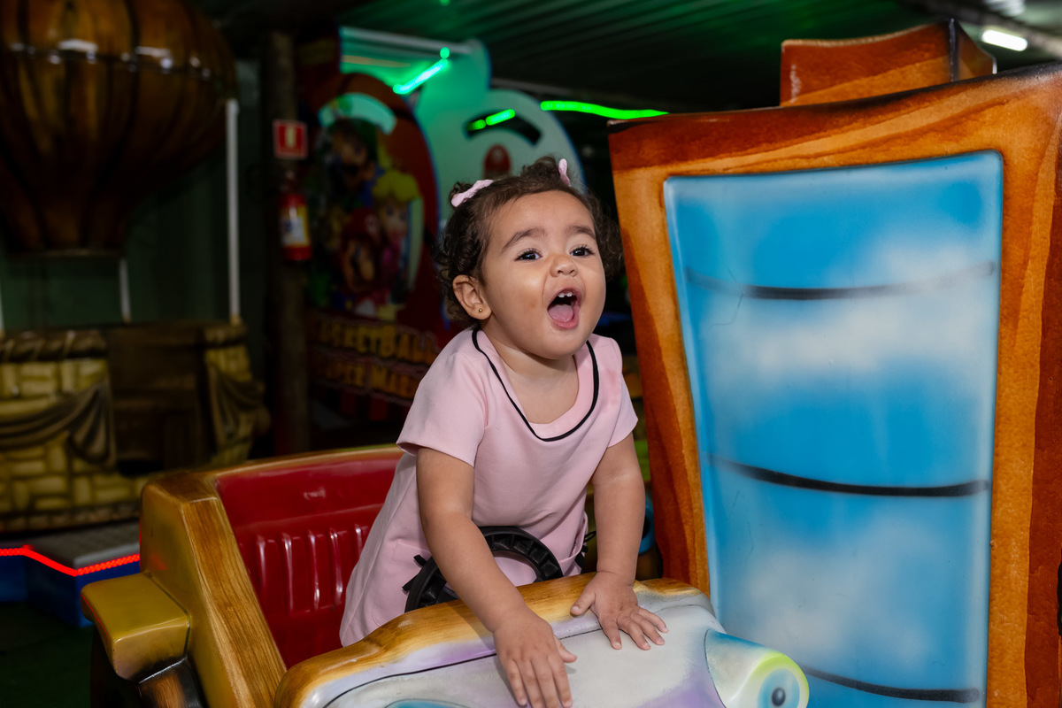 Cobertura de aniversário de 1 ano tema Jardim Encantado da Zaya no Buffet Magnific em Caraguatatuba registrado pela On Click Fotografia