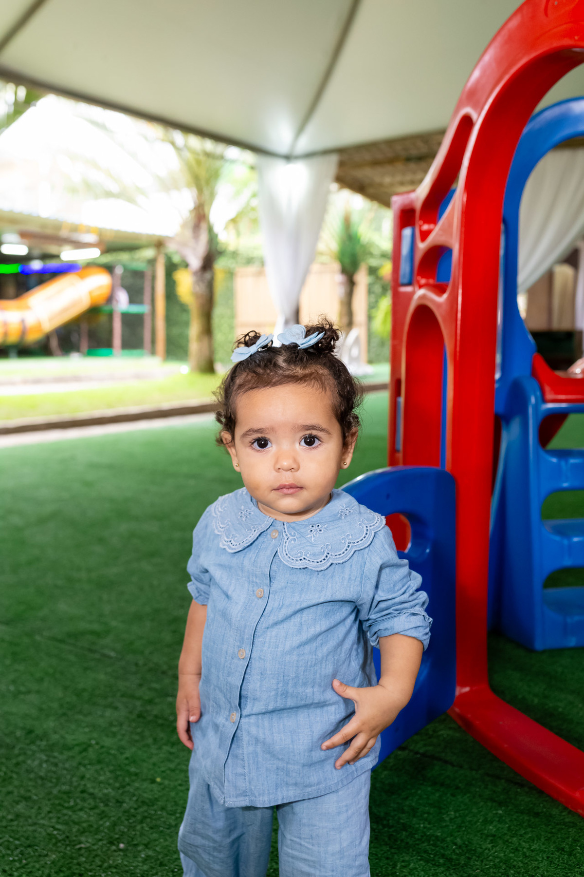 Cobertura de aniversário de 1 ano tema Jardim Encantado da Zaya no Buffet Magnific em Caraguatatuba registrado pela On Click Fotografia