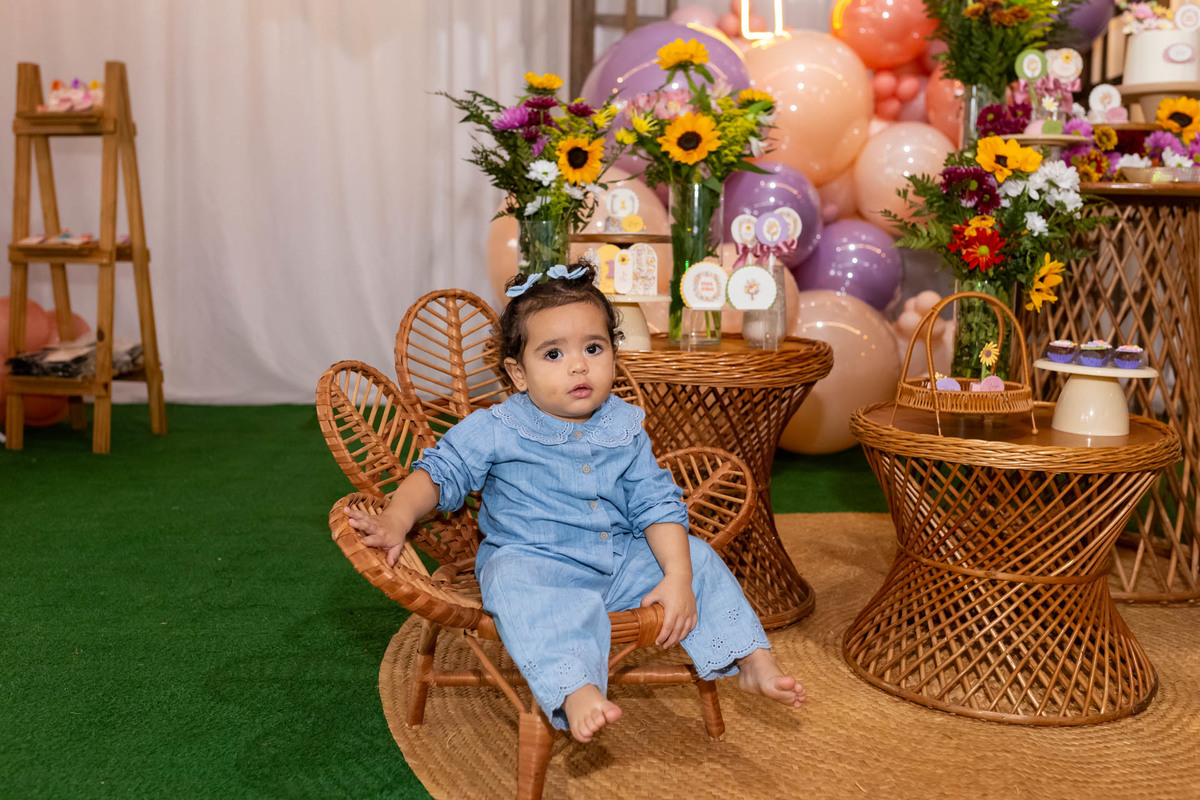 Cobertura de aniversário de 1 ano tema Jardim Encantado da Zaya no Buffet Magnific em Caraguatatuba registrado pela On Click Fotografia