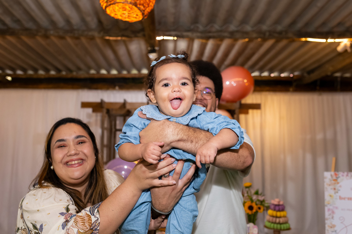 Cobertura de aniversário de 1 ano tema Jardim Encantado da Zaya no Buffet Magnific em Caraguatatuba registrado pela On Click Fotografia