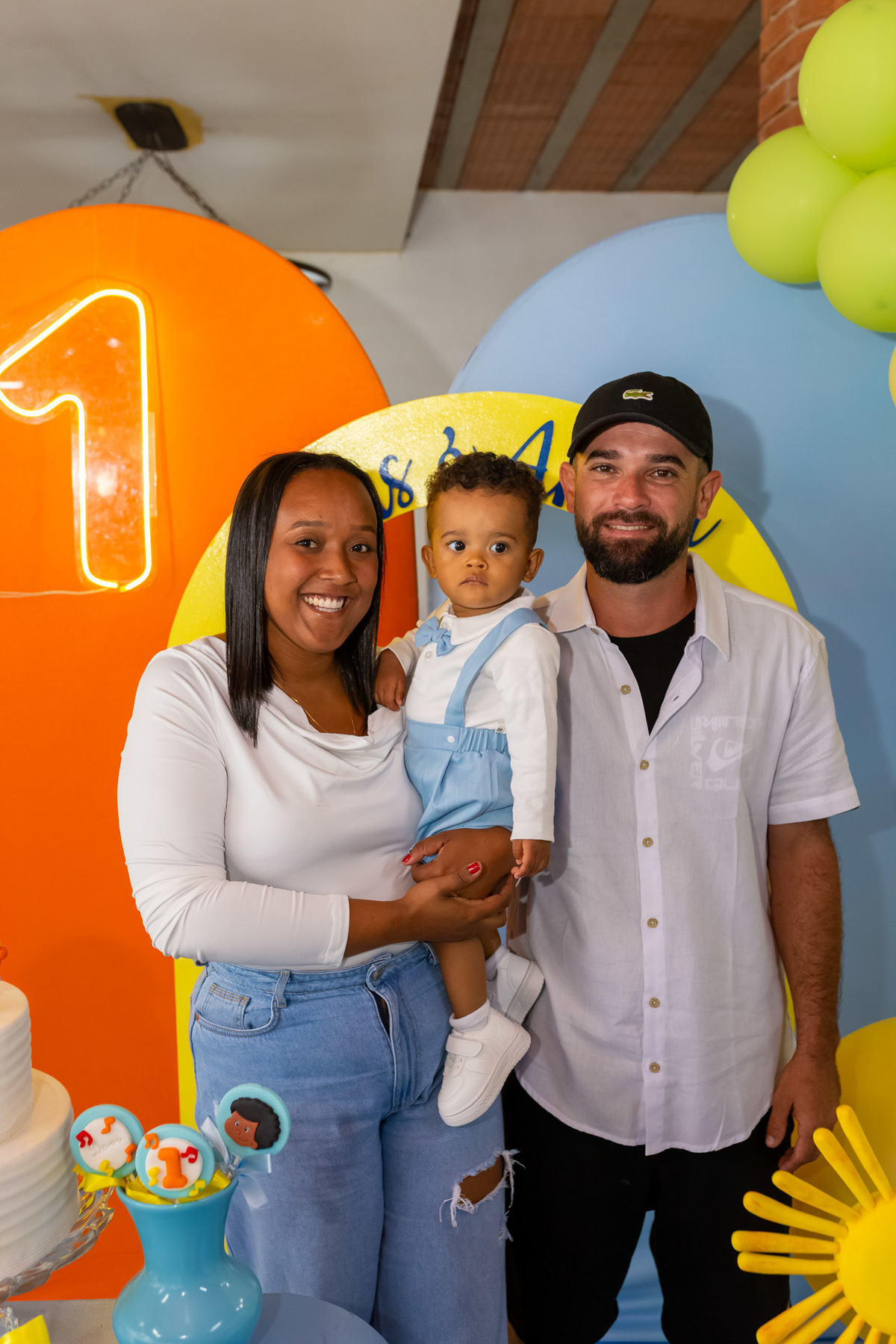 Aniversariante Davi comemorando a sua Primeira Volta ao Sol no seu aniversário de 1 ano em Caraguatatuba registrado pela On Click Fotografia