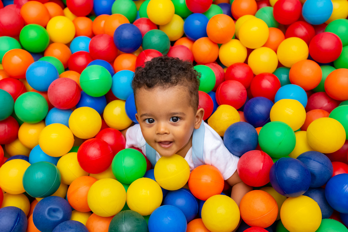 Aniversariante Davi comemorando a sua Primeira Volta ao Sol no seu aniversário de 1 ano em Caraguatatuba registrado pela On Click Fotografia