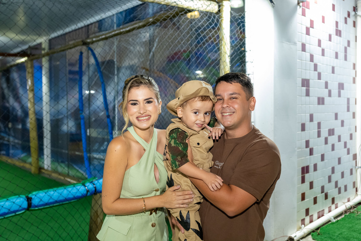 Aniversariante Isaac se divertindo na sua festa de 3 anos no Buffet Onda da Alegria em Caraguatatuba registrado pela On Click Fotografia