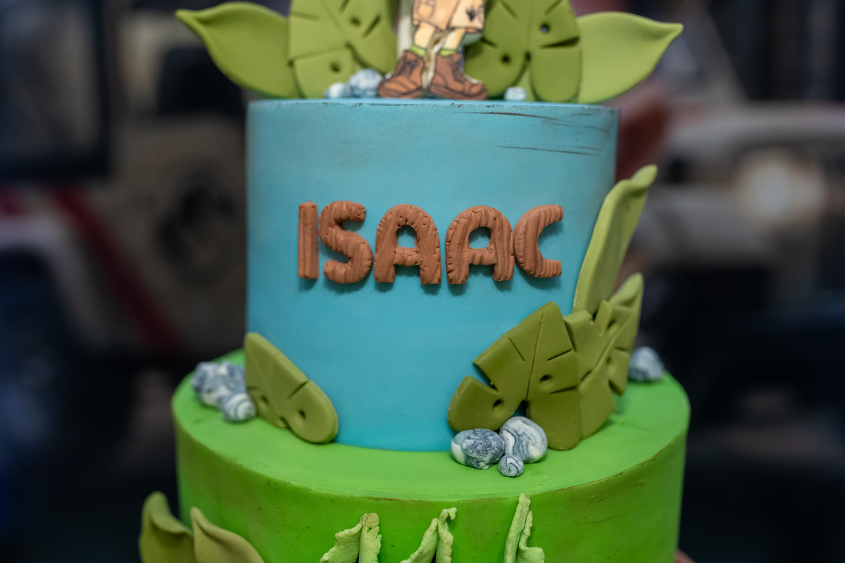 Aniversariante Isaac se divertindo na sua festa de 3 anos no Buffet Onda da Alegria em Caraguatatuba registrado pela On Click Fotografia