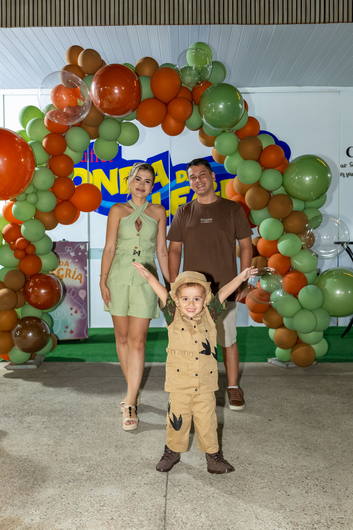 Aniversariante Isaac se divertindo na sua festa de 3 anos no Buffet Onda da Alegria em Caraguatatuba registrado pela On Click Fotografia