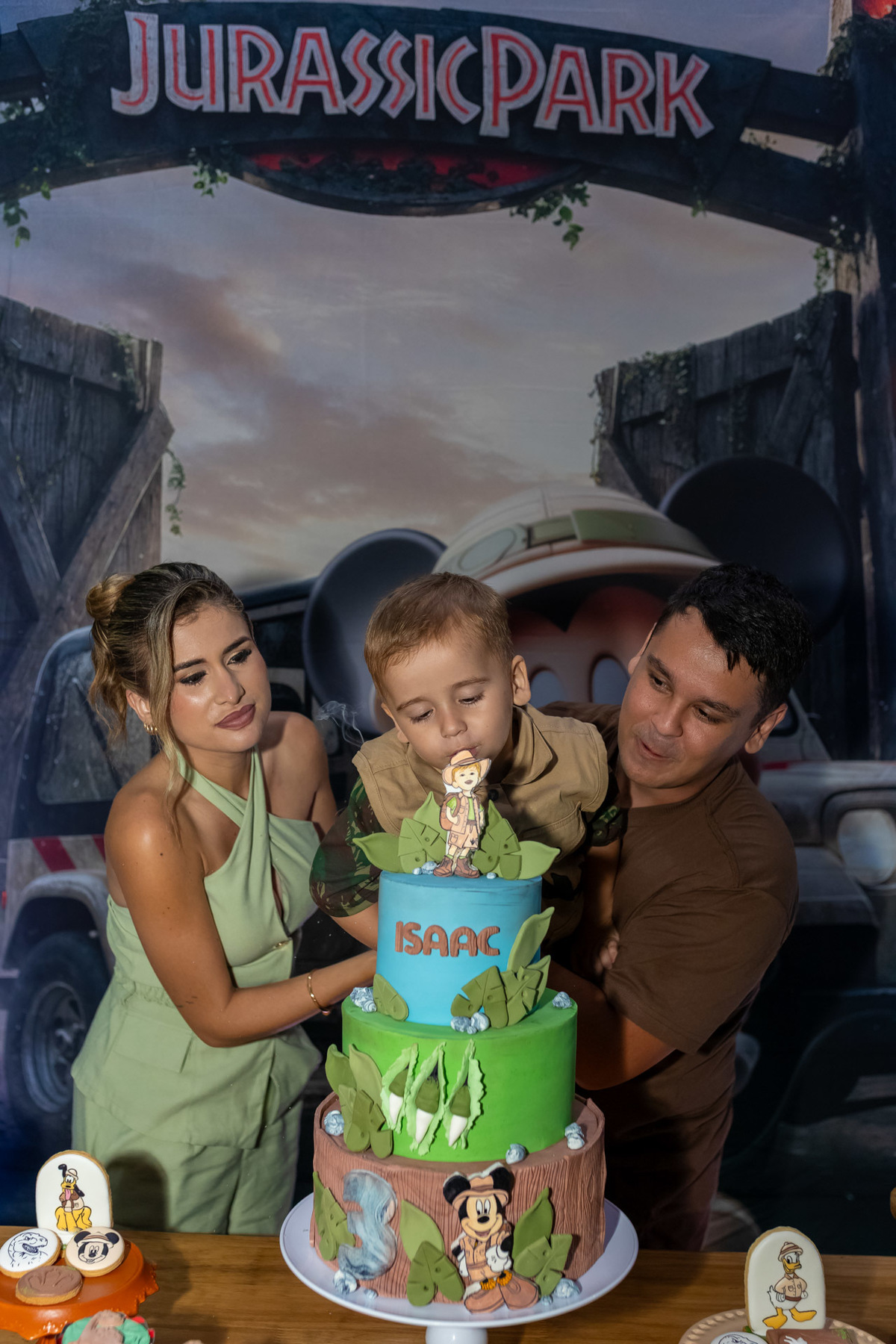 Aniversariante Isaac se divertindo na sua festa de 3 anos no Buffet Onda da Alegria em Caraguatatuba registrado pela On Click Fotografia