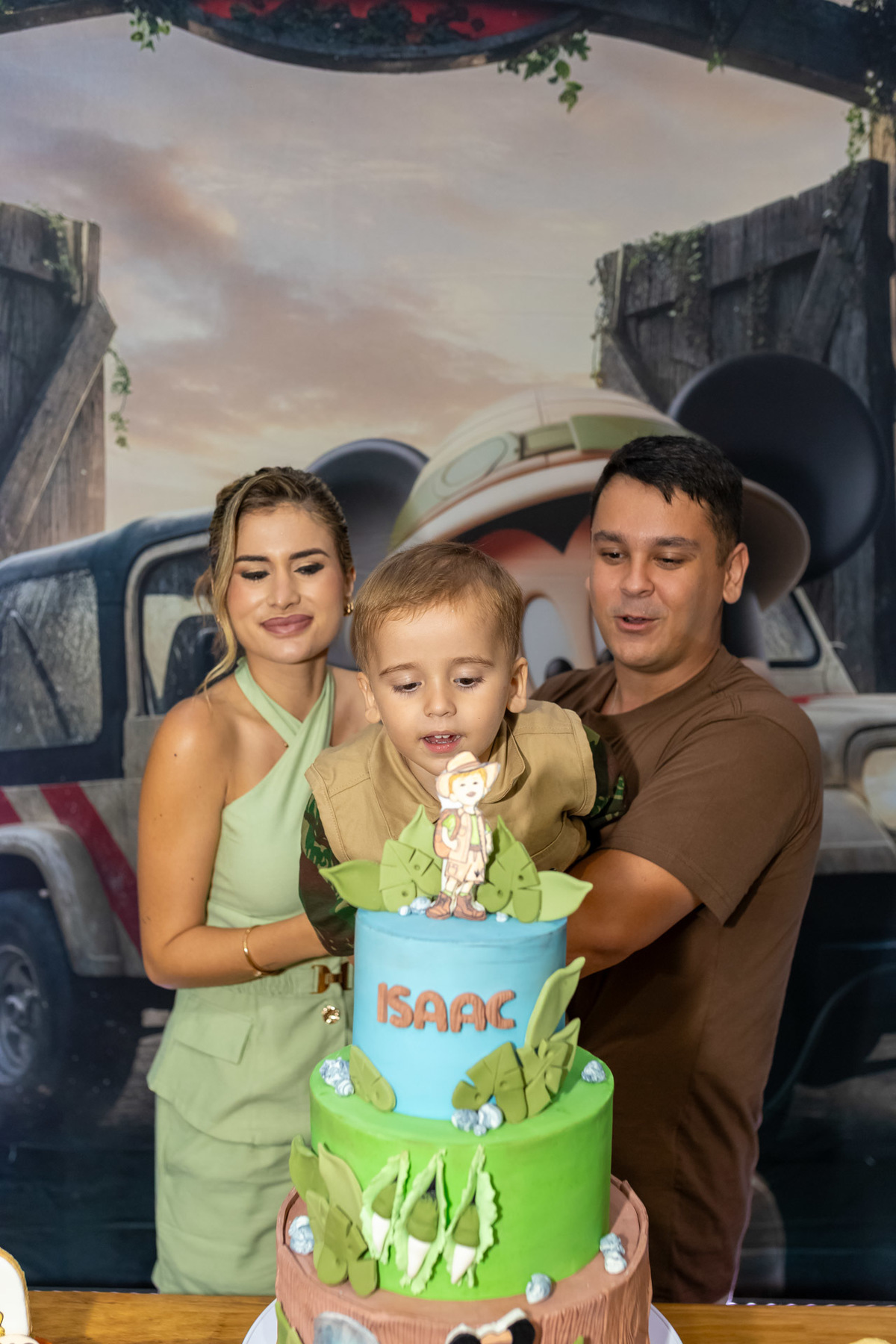 Aniversariante Isaac se divertindo na sua festa de 3 anos no Buffet Onda da Alegria em Caraguatatuba registrado pela On Click Fotografia