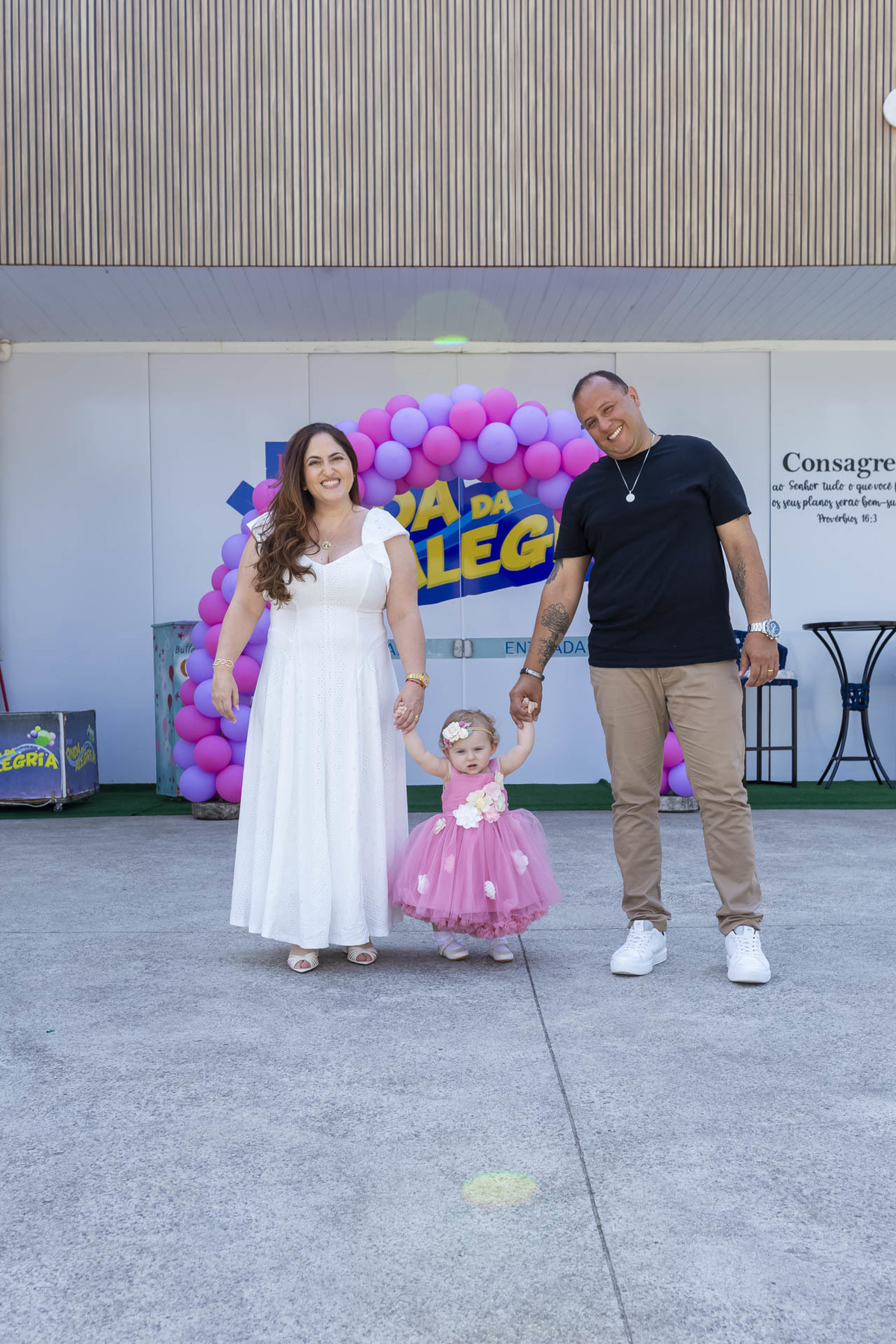 Aniversariante Lívia comemorando seu aniversário de 1 ano no Buffet Onda da Alegria em Caraguatatuba registrado pela On Click Fotografia