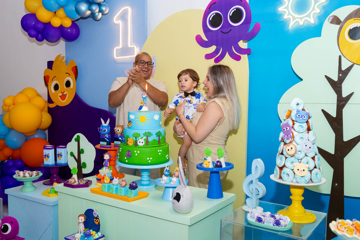 Aniversariante Noah sorrindo no seu aniversário de 1 ano em São José dos Campos registrado pela On Click Fotografia