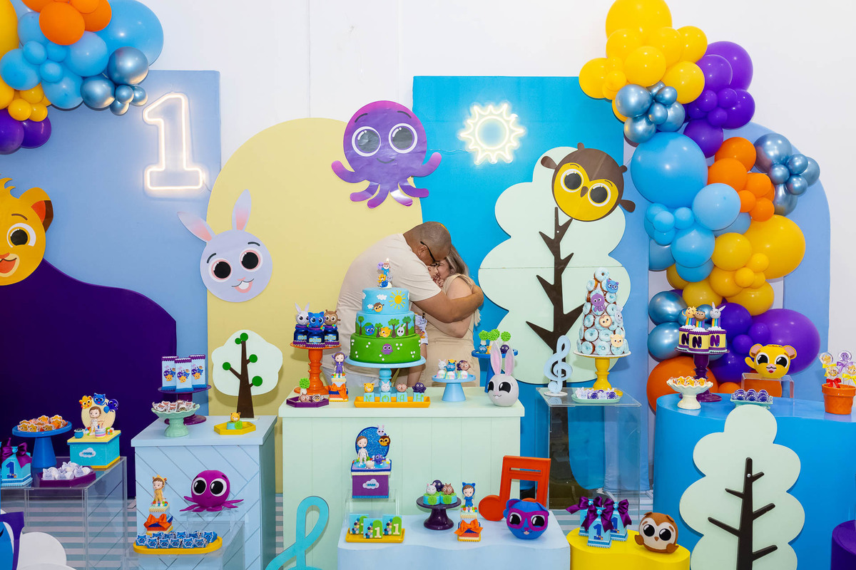 Aniversariante Noah sorrindo no seu aniversário de 1 ano em São José dos Campos registrado pela On Click Fotografia