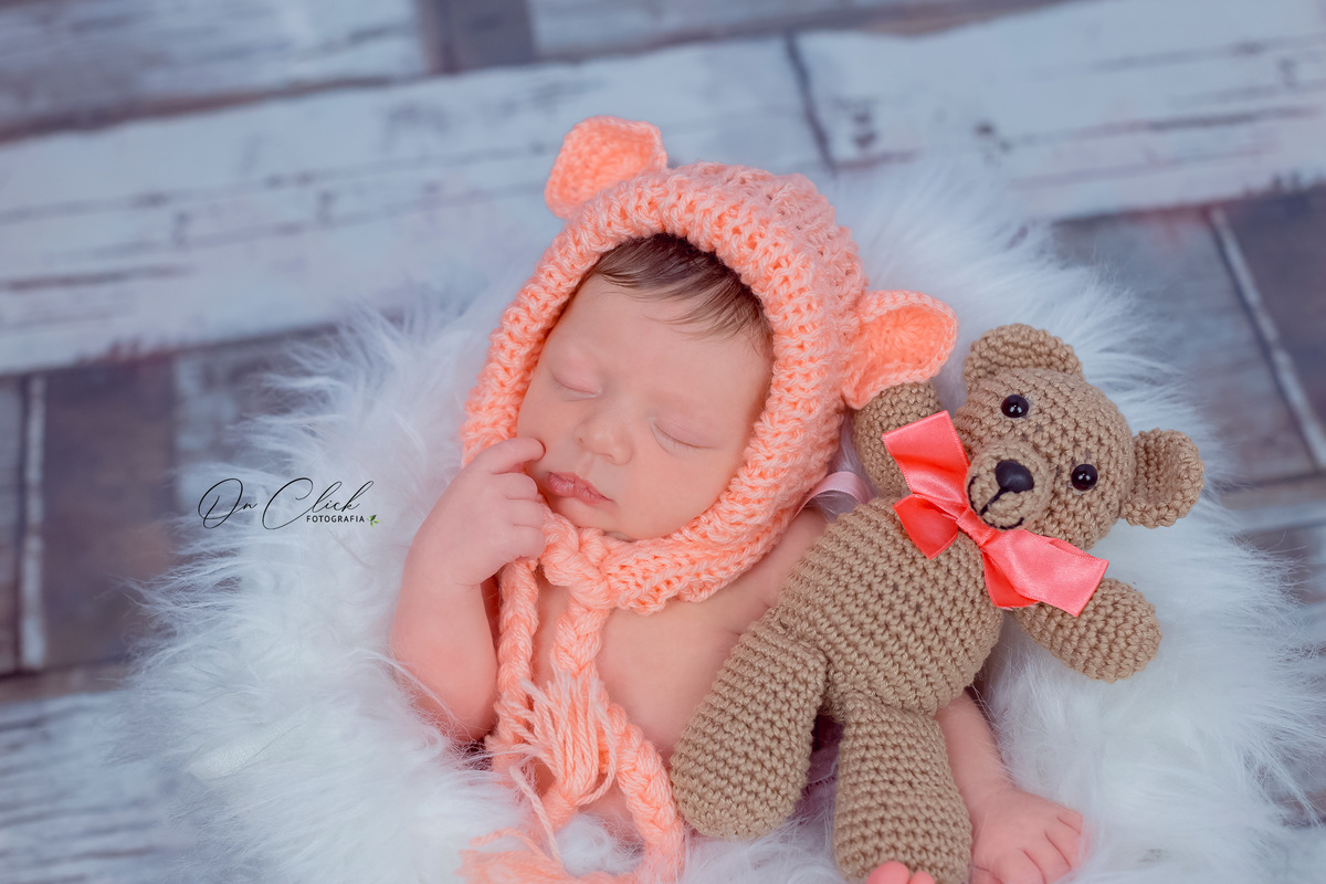 Newborn da Isabella - Pose no balde - Home Estúdio On Click Fotografia - Newborn Caraguatatuba