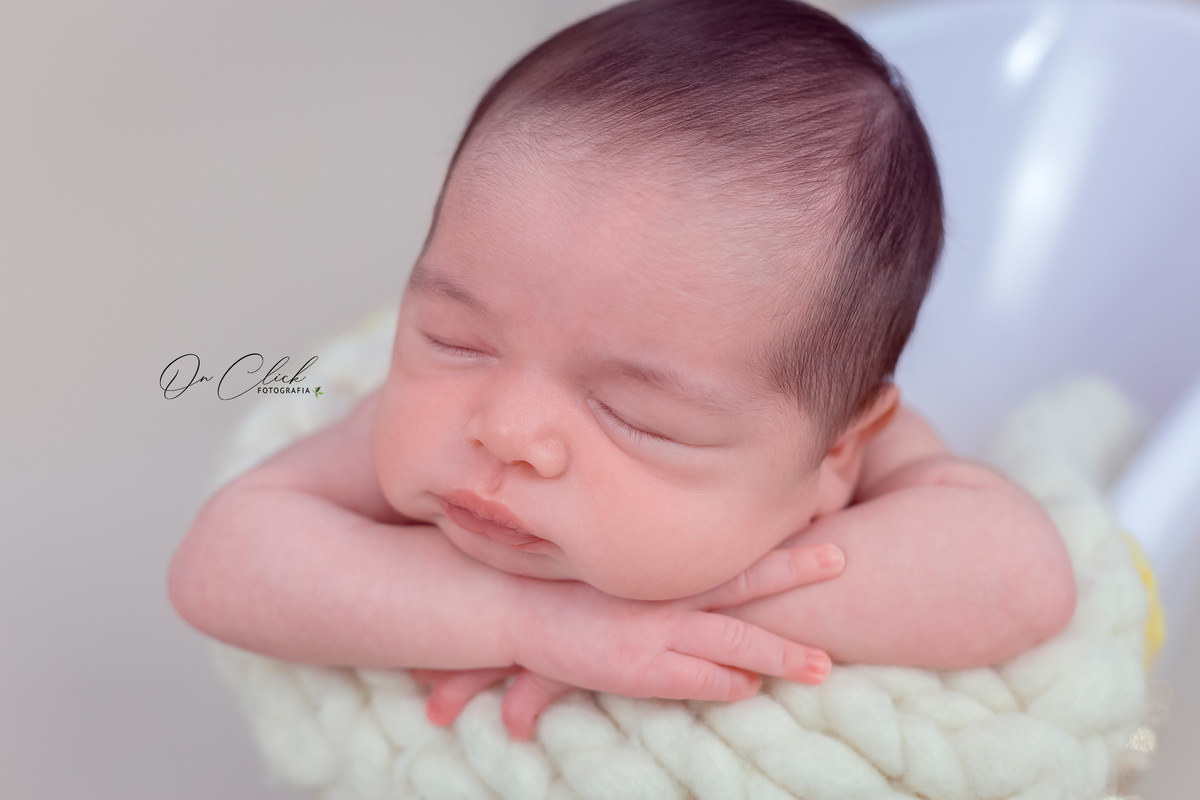 Newborn do Augusto - Pose na banheira - Home Estúdio On Click Fotografia - Newborn Caraguatatuba