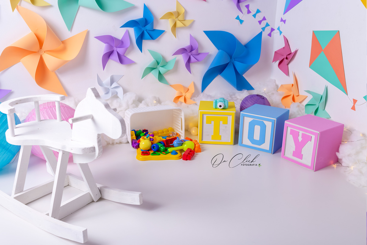 Mini sessão dia das crianças - Caixinha de Brinquedo da Helena - Cata-Vento e Pipa - Caraguatatuba-SP - On Click Fotografia