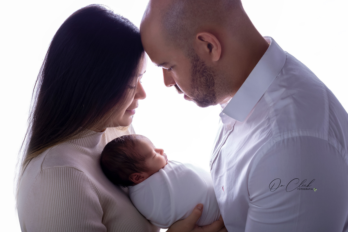 Ensaio newborn - Newborn Caraguatatuba - Colo dos pais - Newborn do José Luiz - Home Estúdio On Click Fotografia