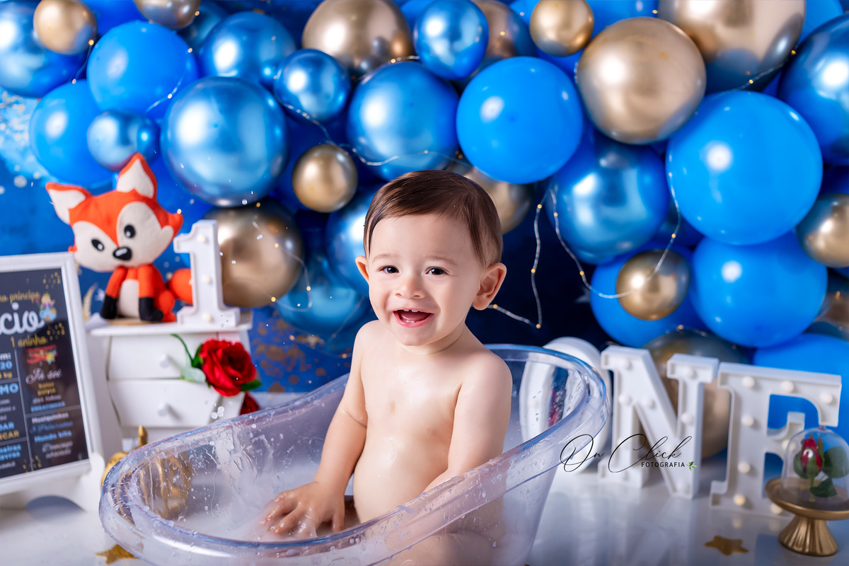 Smash the Cake O Pequeno Príncipe - Smash the Cake do Benício - Comendo o bolo - On Click Fotografia