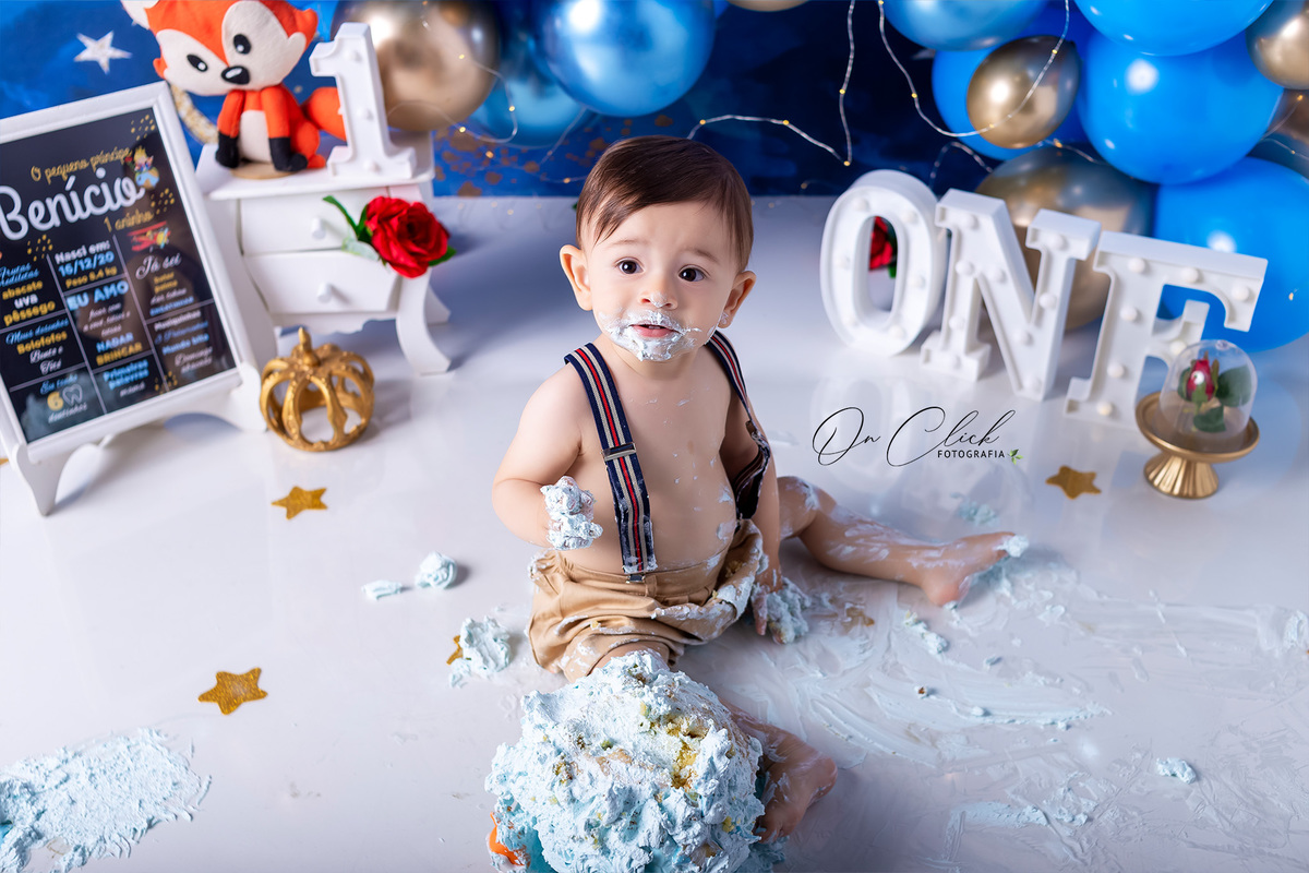 Smash the Cake O Pequeno Príncipe - Smash the Cake do Benício - Comendo o bolo - On Click Fotografia