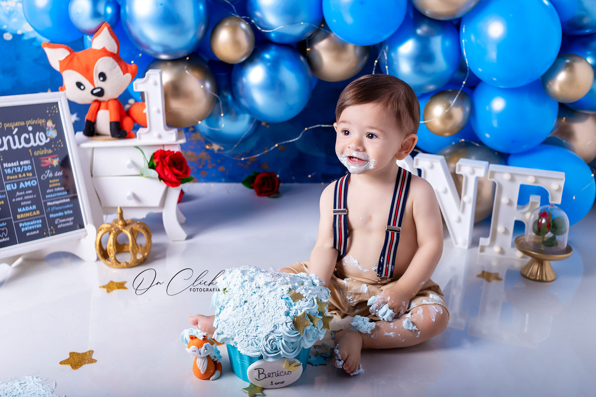 Smash the Cake O Pequeno Príncipe - Smash the Cake do Benício - Comendo o bolo - On Click Fotografia