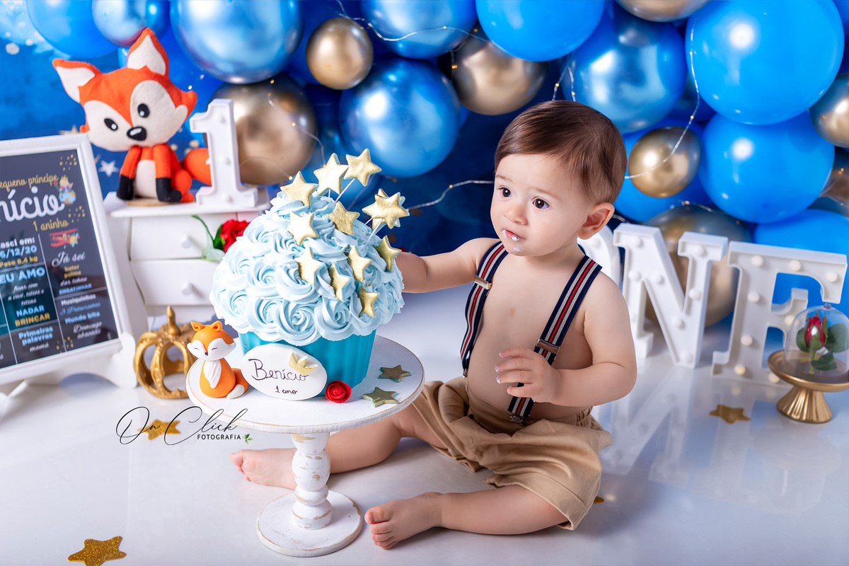 Smash the Cake O Pequeno Príncipe - Smash the Cake do Benício - Comendo o bolo - On Click Fotografia