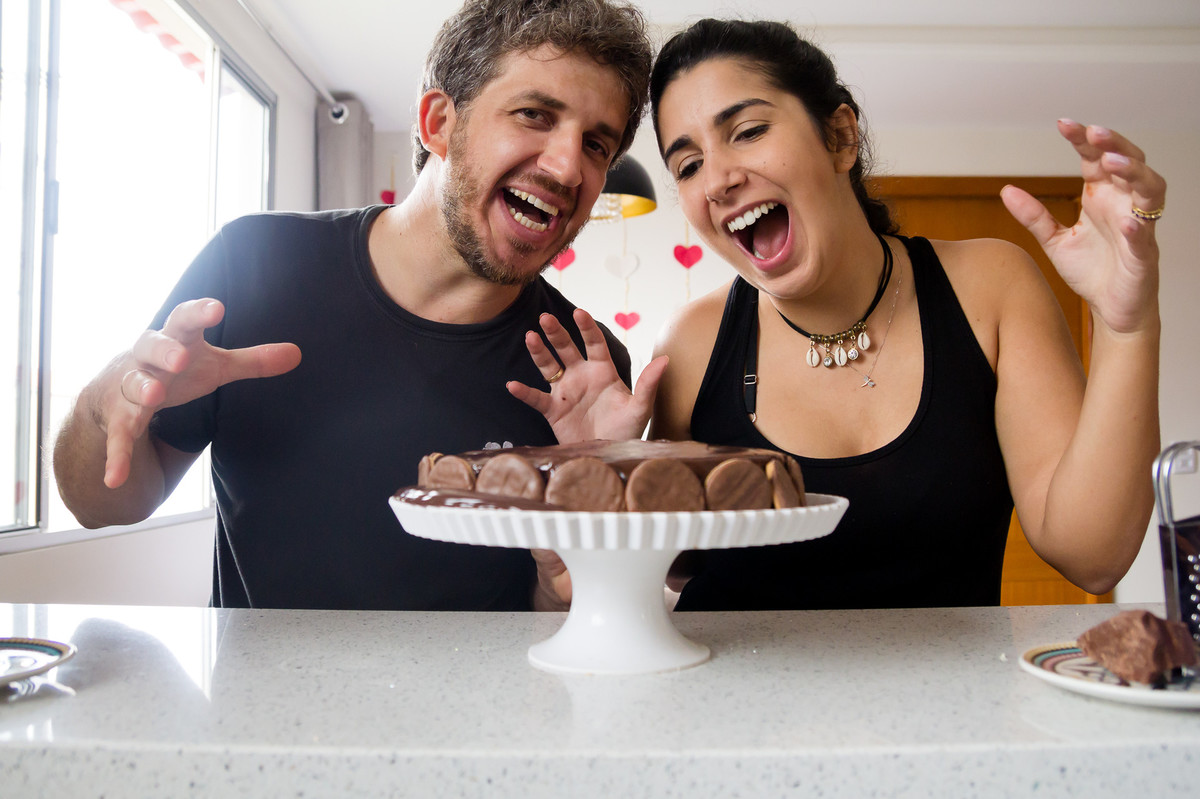 comendo bolo - amor - atacar o bolo