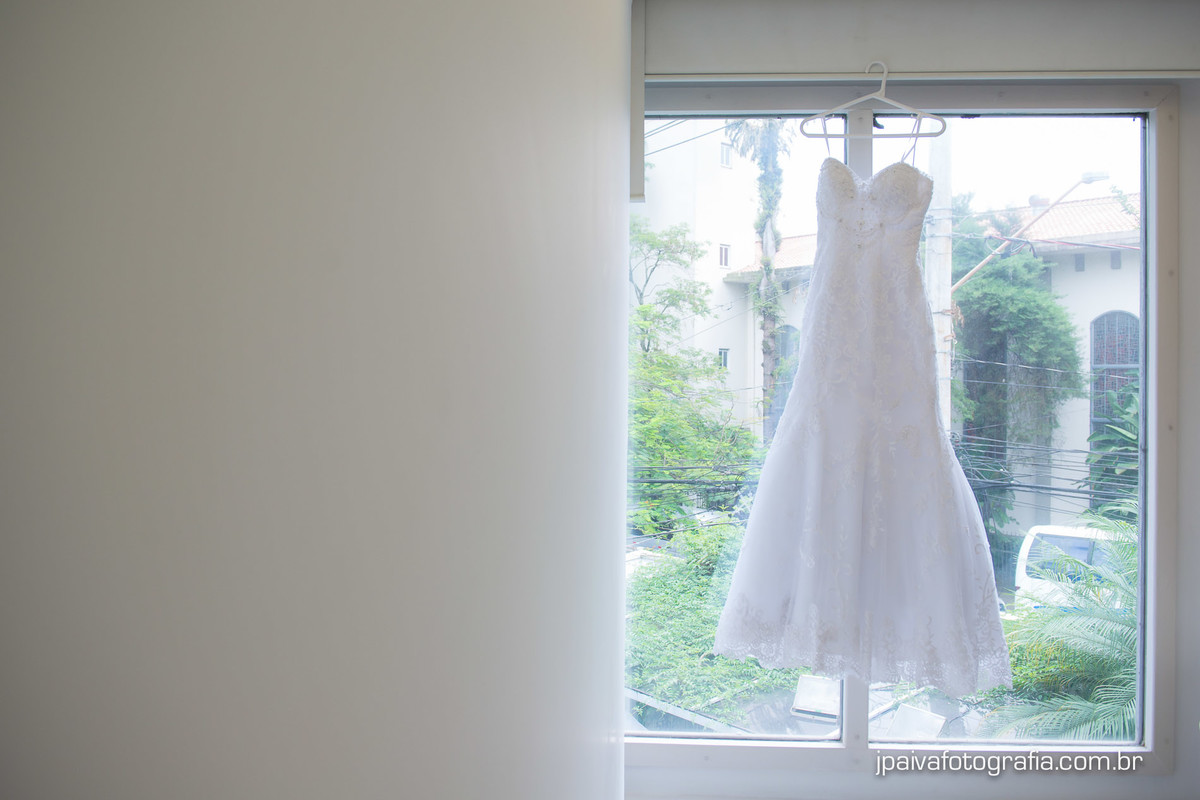 vestido da noiva no salão de beleza Maison Payout na Granja Julieta