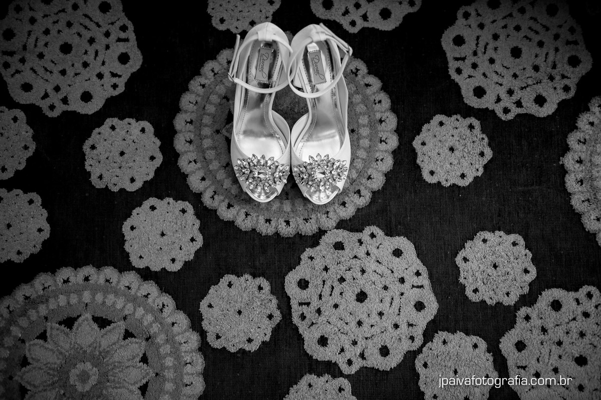 sapato da noiva no salão de beleza Maison Payout na Granja Julieta