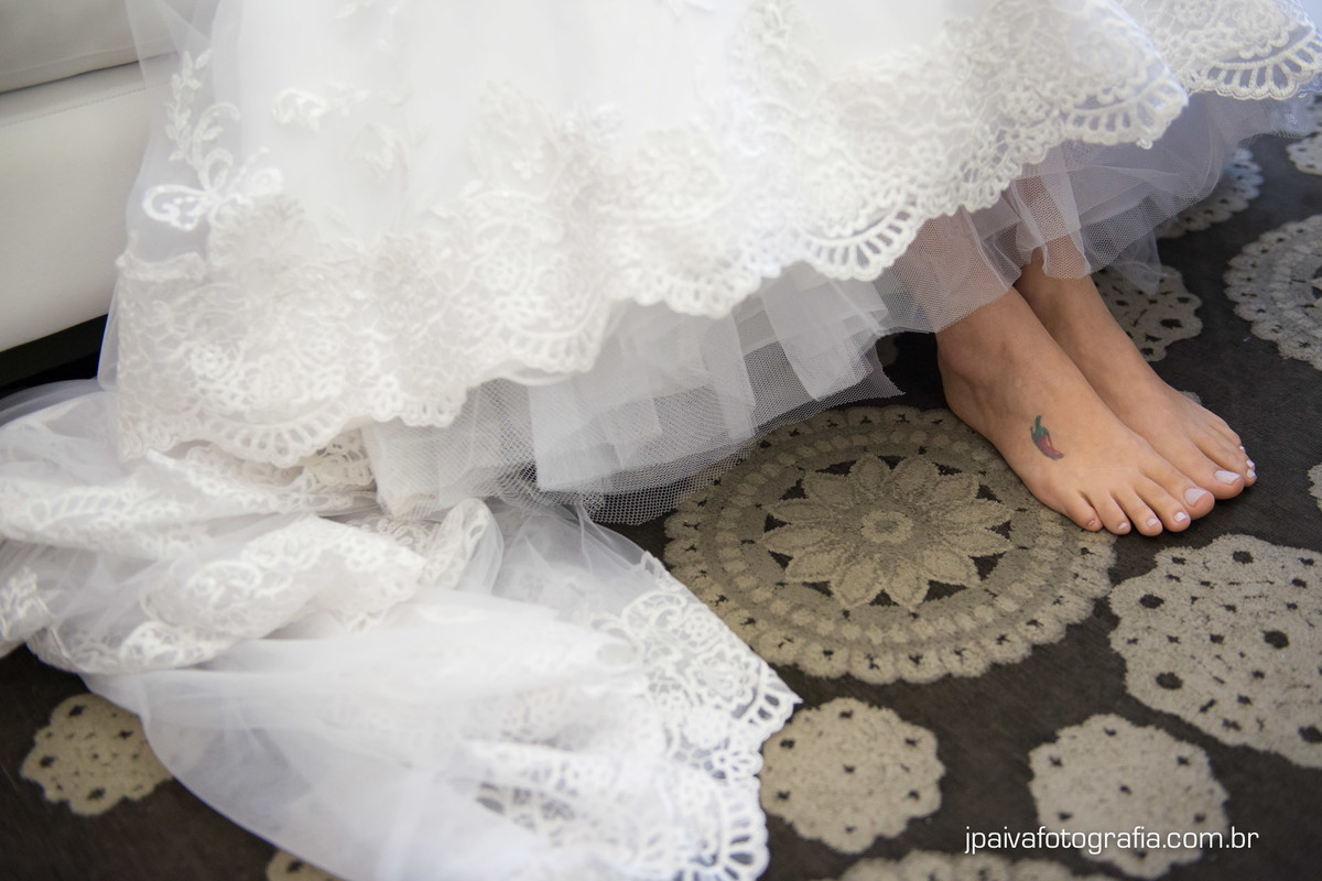 noiva se preparando no salão de beleza Maison Payout na Granja Julieta