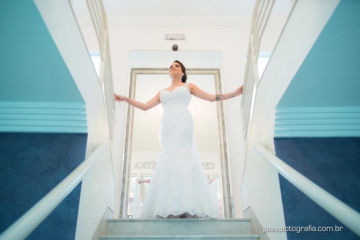 retrato da noiva no salão de beleza Maison Payout na Granja Julieta