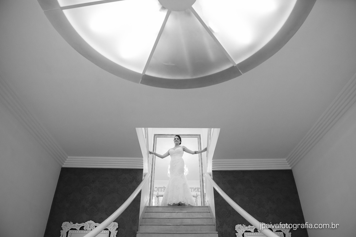 retrato da noiva no salão de beleza Maison Payout na Granja Julieta