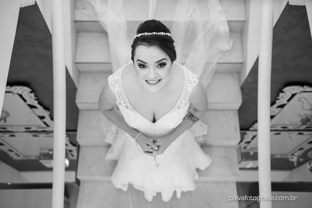 retrato da noiva no salão de beleza Maison Payout na Granja Julieta