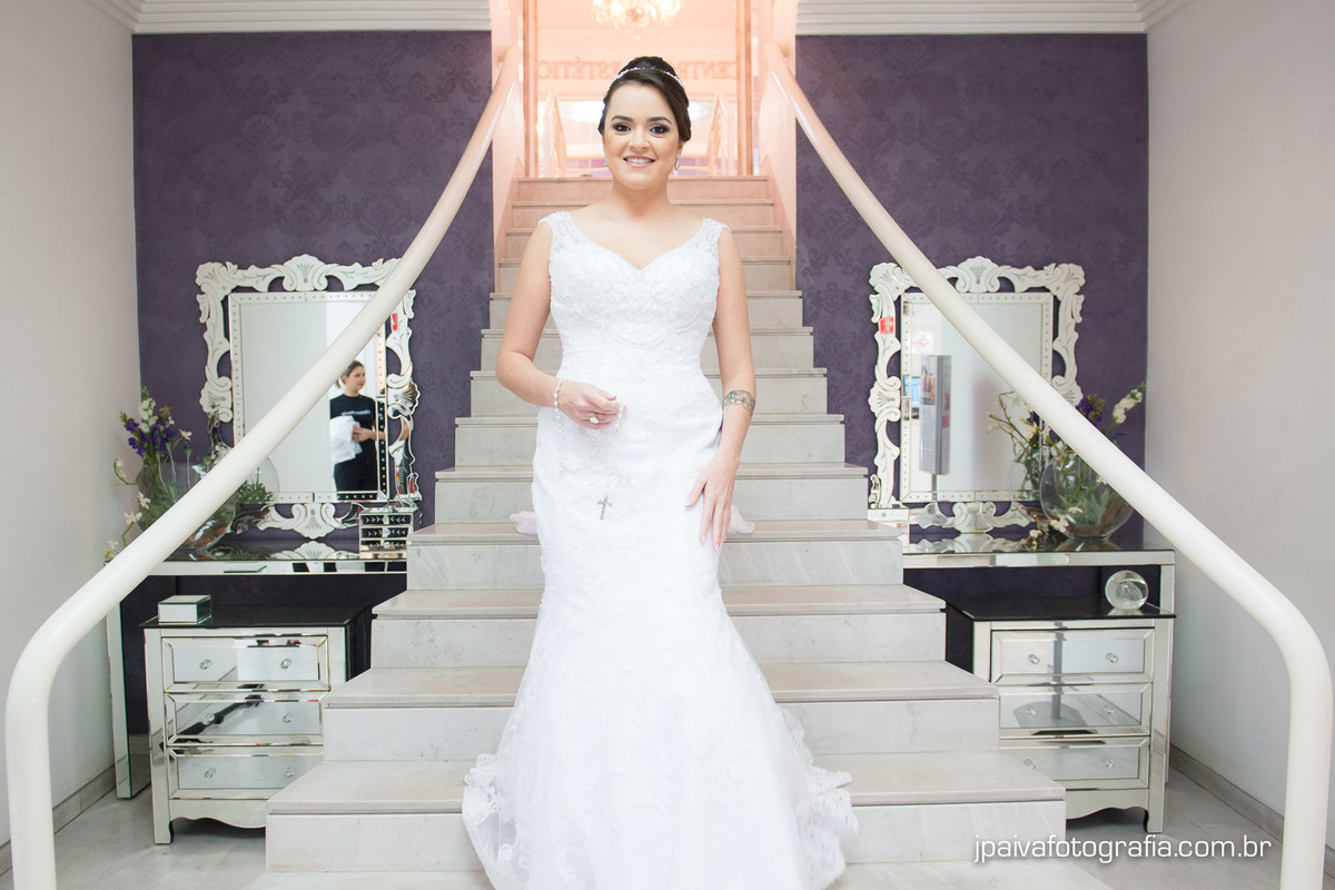 retrato da noiva no salão de beleza Maison Payout na Granja Julieta