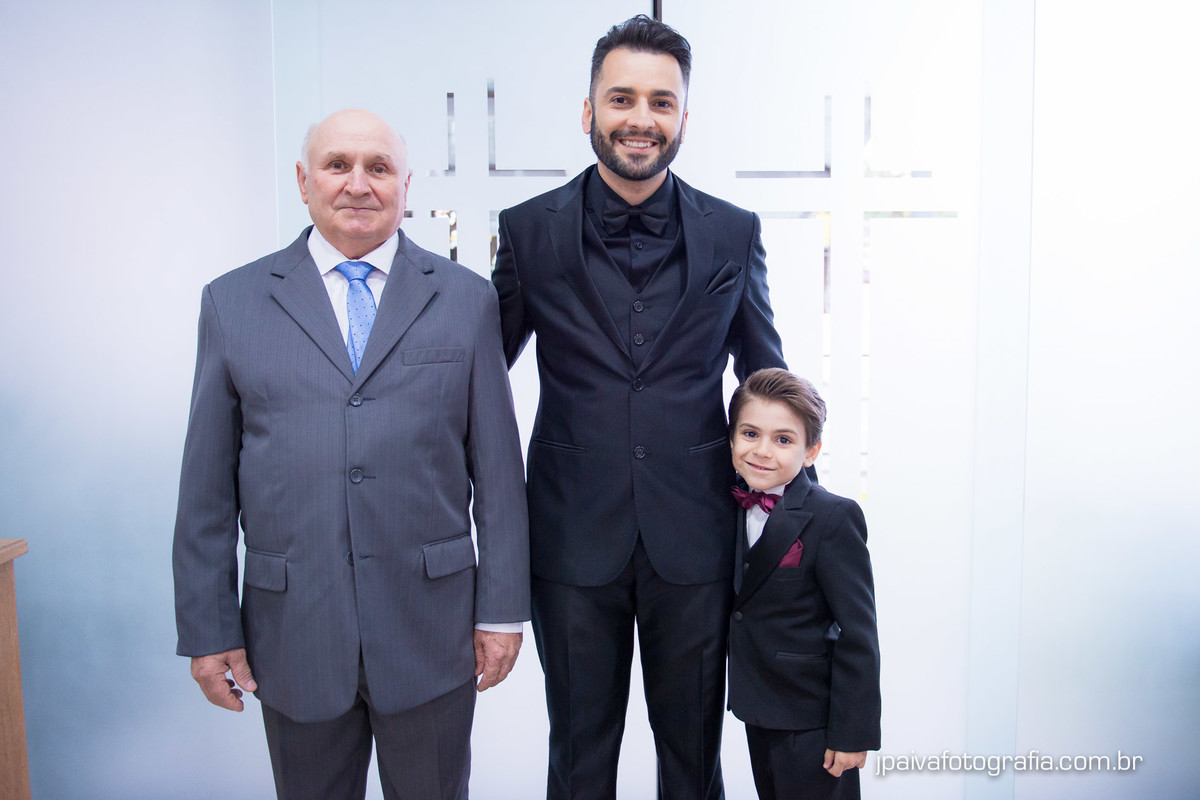 noivo, pai e filho na igreja Paróquia Sagrada Família Diocese de Santo Amaro
